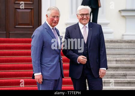 Berlino, Germania. 07 Maggio, 2019. 07.05.2019, Berlino, Charles Philip Arthur George, il Principe del Galles (il Principe di Galles) e del Duca di Cornovaglia (Duca di Cornovaglia), il Principe Carlo per brevi al Bellevue Palace. Il principe Carlo è erede al trono del Regno Unito. Egli è il figlio maggiore della regina Elisabetta II e del principe Filippo. Arrivo del royal visita con la ricezione da parte del Presidente Federale Frank-Walter Steinmeier. | Utilizzo di credito in tutto il mondo: dpa/Alamy Live News Foto Stock