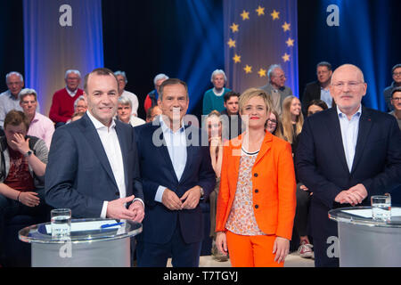 Da sinistra: Manfred WEBER, CSU, EPP candidato di piombo, Andreas CICHOWICZ, editor-in-chief Norddeutscher Rundfunk NDR, Ellen EHNI, editor-in-chief WDR Westdeutscher Rundfunk, Frans TIMMERMANS, Franciscus Cornelis Gerardus Maria "Frans Timmermans". Portare candidato del PSE, 'Wahlarena' nella prima con il leader europeo candidati Frans Timmermans (PES) e Manfred Weber (EPP), WDR Koeln-Bocklemuend, 07.05.2019, | Utilizzo di tutto il mondo Foto Stock