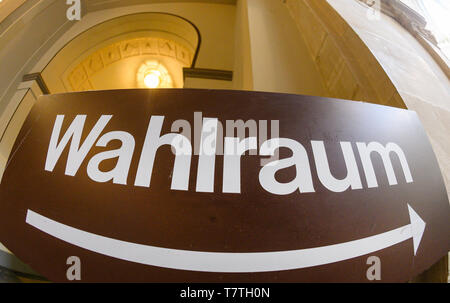 Hannover, Germania. 09 Maggio, 2019. Nella New Town Hall vi è un cartello con la scritta "Wahlraum' per la absentee scrutinio per le elezioni europee del 26 maggio 2019. Credito: Christophe Gateau/dpa/Alamy Live News Foto Stock