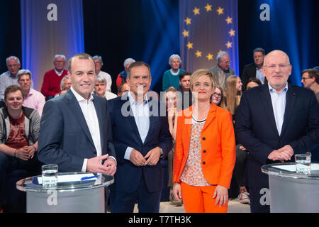 Da sinistra: Manfred WEBER, CSU, EPP candidato di piombo, Andreas CICHOWICZ, editor-in-chief Norddeutscher Rundfunk NDR, Ellen EHNI, editor-in-chief WDR Westdeutscher Rundfunk, Frans TIMMERMANS, Franciscus Cornelis Gerardus Maria "Frans Timmermans". Portare candidato del PSE, 'Wahlarena' nella prima con il leader europeo candidati Frans Timmermans (PES) e Manfred Weber (EPP), WDR Koeln-Bocklemuend, 07.05.2019, | Utilizzo di tutto il mondo Foto Stock