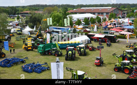 Nel Land di Brandeburgo, in Germania. 09 Maggio, 2019. Una prolungata esposizione delle moderne tecnologie agricole è parte della XXIX edizione del Brandeburgo fiera agricola. Il settore agricolo, forestale e delle industrie alimentari presenti non solo la più recente tecnologia ma anche di opportunità di formazione. In aggiunta, gli animali da allevamento sono presentati a livello nazionale mostrano animali. Credito: dpa picture alliance/Alamy Live News Foto Stock