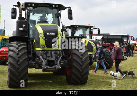 Nel Land di Brandeburgo, in Germania. 09 Maggio, 2019. Una prolungata esposizione delle moderne tecnologie agricole è parte della XXIX edizione del Brandeburgo fiera agricola. Il settore agricolo, forestale e delle industrie alimentari presenti non solo la più recente tecnologia ma anche di opportunità di formazione. In aggiunta, gli animali da allevamento sono presentati a livello nazionale mostrano animali. Credito: dpa picture alliance/Alamy Live News Foto Stock