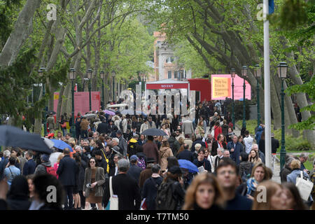 Venezia, Italia. 08 Maggio, 2019. Prima dell'apertura della Biennale d'Arte di Venezia, innumerevoli visitatori può essere visto nella fase di pre-apertura 2019 ai Giardini. L'esposizione internazionale d'arte inizia il 11.05.2019 e termina il 24.11.2019. Credito: Felix Hörhager/dpa/Alamy Live News Foto Stock