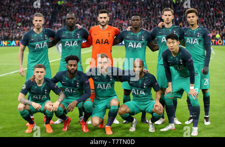 Tottenham Hotspur (da sinistra a destra, dalla parte anteriore a quella posteriore) Toby Alderweireld, Moussa Sissoko, portiere Hugo Lloris, Victor Wanyama, Jan Vertonghen, Dele Alli, Kieran Trippier, Danny Rose, Christian Eriksen, Lucas Moura e Heung-Min figlio davanti alla UEFA Champions League Semi Finale, la seconda gamba corrispondono a Johan Cruijff ArenA, Amsterdam. Foto Stock