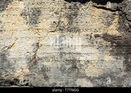 Iscrizione greca sul muro di pietra di Butrinto sito archeologico Unesco World Heritage Site in Albania Foto Stock