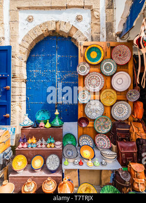 Mercato di Souvenir nella vecchia Medina di Essaouira, Marocco Foto Stock