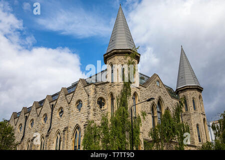 Il gotico esterno di Westbourne Grove Chiesa a Notting Hill, Londra, Regno Unito. Foto Stock