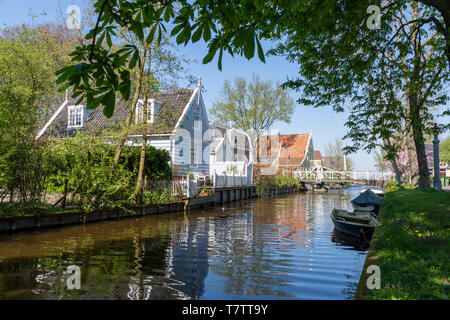 Tradizionale villaggio olandese di Broek in Waterland Foto Stock