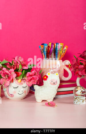 Girly scrivania o impostazioni di Office. Si torna a scuola concept Foto Stock