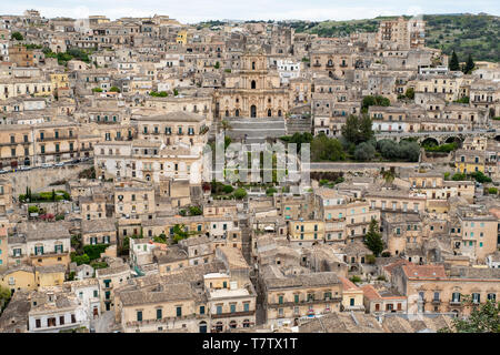 Il centro storico con il Duomo di San Giorgio, Modica, Sicilia, Italia Foto Stock