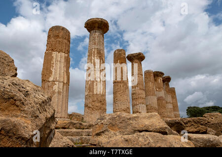 Valle dei Templi (Valle dei Templi), il Tempio di Ercole (Tempio di Eracle) Agrigento, Sicilia, Italia. Foto Stock