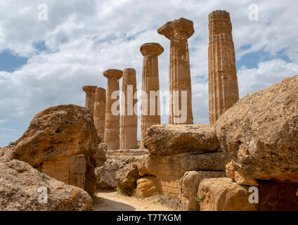 Valle dei Templi (Valle dei Templi), il Tempio di Ercole (Tempio di Eracle) Agrigento, Sicilia, Italia. Foto Stock