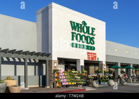 LA JOLLA,CA/STATI UNITI D'AMERICA 12 APRILE 2019: Whole Foods Market esterno e logo. Whole Foods Market Inc. è un americano di catena di supermercati. Foto Stock