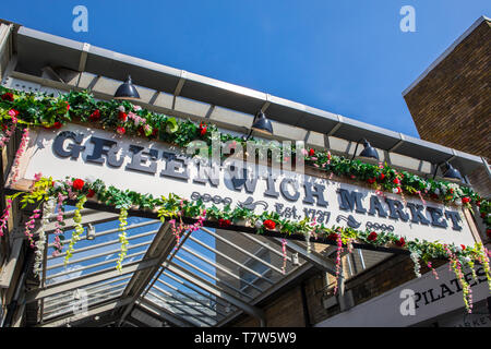 London, Regno Unito - 19 Aprile 2019: una vista dell'ingresso al mercato di Greenwich a Londra, Regno Unito. Foto Stock