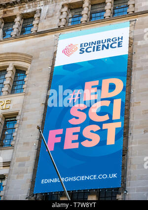 Grandi Edinburgh Festival della Scienza banner sulla parte anteriore del City Arts Center venue con hashtag, Market Street, Edimburgo, Scozia UK Foto Stock