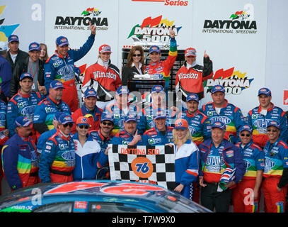 Jeff Gordon celebra il vincitore 1998 NASCAR Daytona 500 al Daytona International Speedway Foto Stock