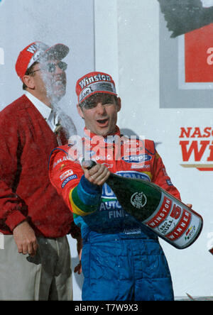 Jeff Gordon celebra il vincitore 1998 NASCAR Daytona 500 al Daytona International Speedway Foto Stock