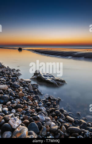 Tramonto sulla spiaggia di Escalles, Francia, Hauts de France Foto Stock