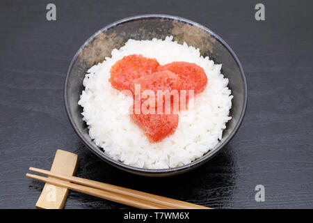 Giapponese cuocere il riso bianco con karashi mentaiko Foto Stock