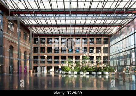Francia, Nord, Lille, Bois Blancs distretto, Euratechnologies Business Park, un centro di eccellenza dedicato alle TIC nella metropoli di Lille si svolge in una vecchia filanda costruito nel 1900 Foto Stock