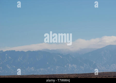 Deserto dei Gobi e picchi, Helan montagne, western Inner Mongolia, Cina. Foto Stock