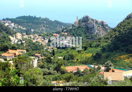 La collina del villaggio di Eze sulla Côte d'Azur. Foto Stock