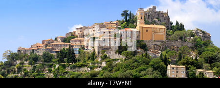 La collina del villaggio di Eze sulla Côte d'Azur. Foto Stock