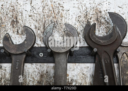 Le chiavi sono appesi al muro nelle officine del motore capannoni a Minehead stazione sul West Somerset Railway. Foto Stock