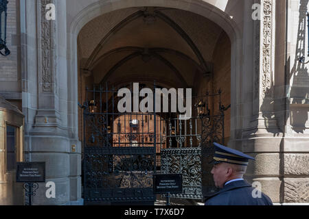 Ingresso al Dakota Building, Upper Manhattan, New York City USA Foto Stock