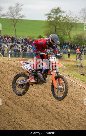 Groß Schwiesow, Germania - Marzo 01,2019 - Motocross racer corsa su una pista di sabbia Foto Stock