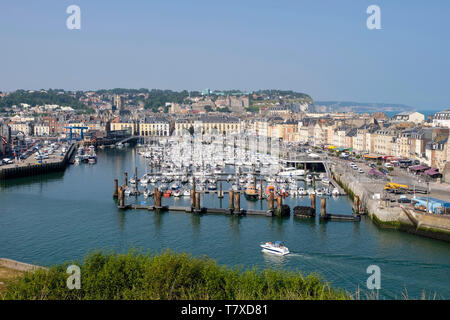 Dieppe, nel Pays de caux area, lungo la ÒCote dÕAlbatreÓ (Albaster costa). Marina Òbassin AngoÓ.Caption locale *** Foto Stock