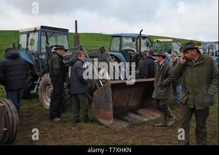 Trattore Ford a superiore Fattoria Venn dispersione d'Aste, Herefordshire Foto Stock