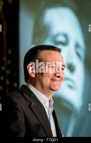 Presidenza e di speranza il senatore Ted Cruz (R-Tx) grazie ai suoi sostenitori in un evento al YMCA di Las Vegas dopo arrivando in terza nel Nevada Caucus. Foto Stock