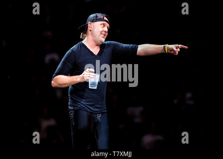 Torino, Italia. 10 Febbraio, 2018. Lars Ulrich, il batterista americano di heavy metal band Metallica, suonare dal vivo sul palco della Pala Alpitour a Torino il 10 febbraio 2018. Credito: Alessandro Bosio/Pacific Press/Alamy Live News Foto Stock