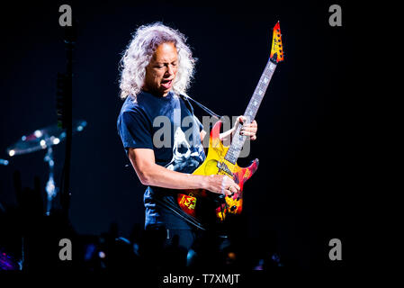 Torino, Italia. 10 Febbraio, 2018. Kirk Hammett, chitarrista della american heavy metal band Metallica, suonare dal vivo sul palco della Pala Alpitour a Torino il 10 febbraio 2018. Credito: Alessandro Bosio/Pacific Press/Alamy Live News Foto Stock