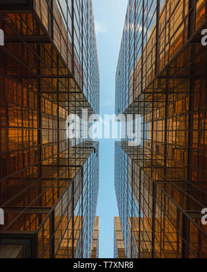 Golden edificio per uffici a Hong Kong, Cina. Foto Stock