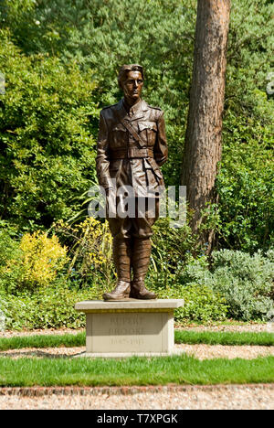 Statua di Rupert Brooke dallo scultore Paolo giorno in Grantchester Foto Stock