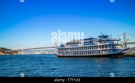 San Francisco, CA, Stati Uniti d'America - 27 Ottobre 2017: Il San Francisco Belle Hornblower Foto Stock