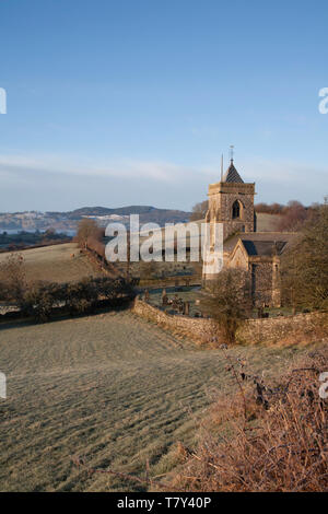 Croccante inverno mattina chiesa di St Mary a Crosthwaite Lyth la valle tra Kendal e Bowness on Windermere Lake District Cumbria Inghilterra England Foto Stock