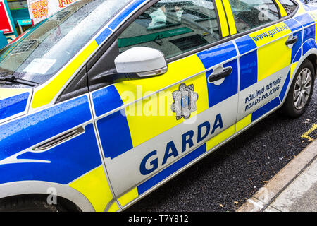 Una vettura da Garda Strade Nazionali ufficio di polizia o GNRPB. Le strade di unità di polizia del Garda Síochána. Prima di 2018, era conosciuto come il Lago di Garda Traf Foto Stock