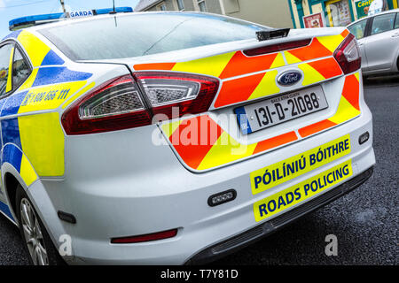 Una vettura da Garda Strade Nazionali ufficio di polizia o GNRPB. Le strade di unità di polizia del Garda Síochána. Prima di 2018, era conosciuto come il Lago di Garda Traf Foto Stock