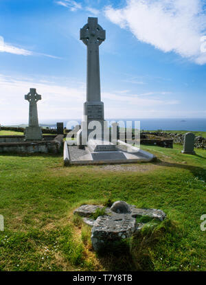 Cimitero Kilmuir, Skye, Scotland, Regno Unito; grave & Memorial croce di Flora MacDonald (1722-1790) "guardiano del Principe Charles Edward Stuart'. Foto Stock