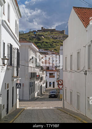 Case bianche nella città di Aracena, Heulva provincia, Andalusia,Spagna Foto Stock