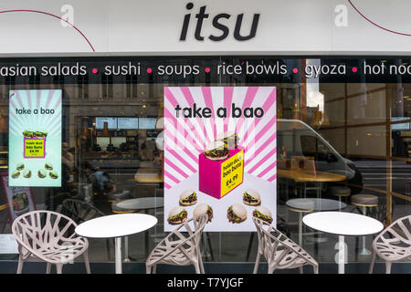 Un Itsu asiatica di fast food e ristoranti in Londra. Foto Stock