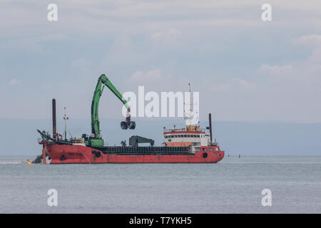Gino Cucco tramoggia draga al lavoro vicino a Grado Friuli Venezia Giulia, Italia Foto Stock