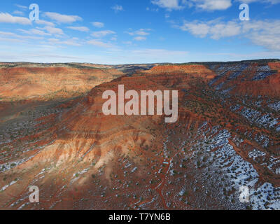 Drone Shot di nevato Canyon vicino a Kanab, Utah Foto Stock