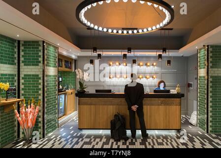 Regno Unito Galles, South Glamorgan, Cardiff, Hotel Indigo, reception Foto Stock