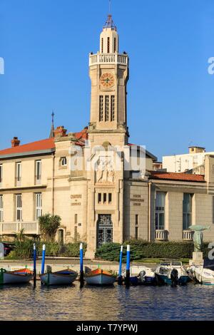 Francia, Herault, Sete, La Croix du Mont Saint Clair, canal de la Peyrade e il porto commerciale in background Foto Stock