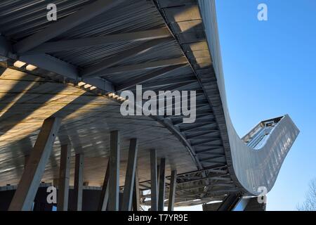 Norvegia, Oslo Holmenkollen district, la Holmenkollbakken ski jumping hill che ospita il museo dello sci Foto Stock