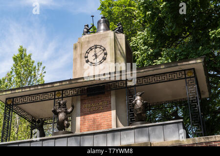 Delacorte Clock è uno dei più amati monumenti di Central Park, New York, Stati Uniti d'America Foto Stock